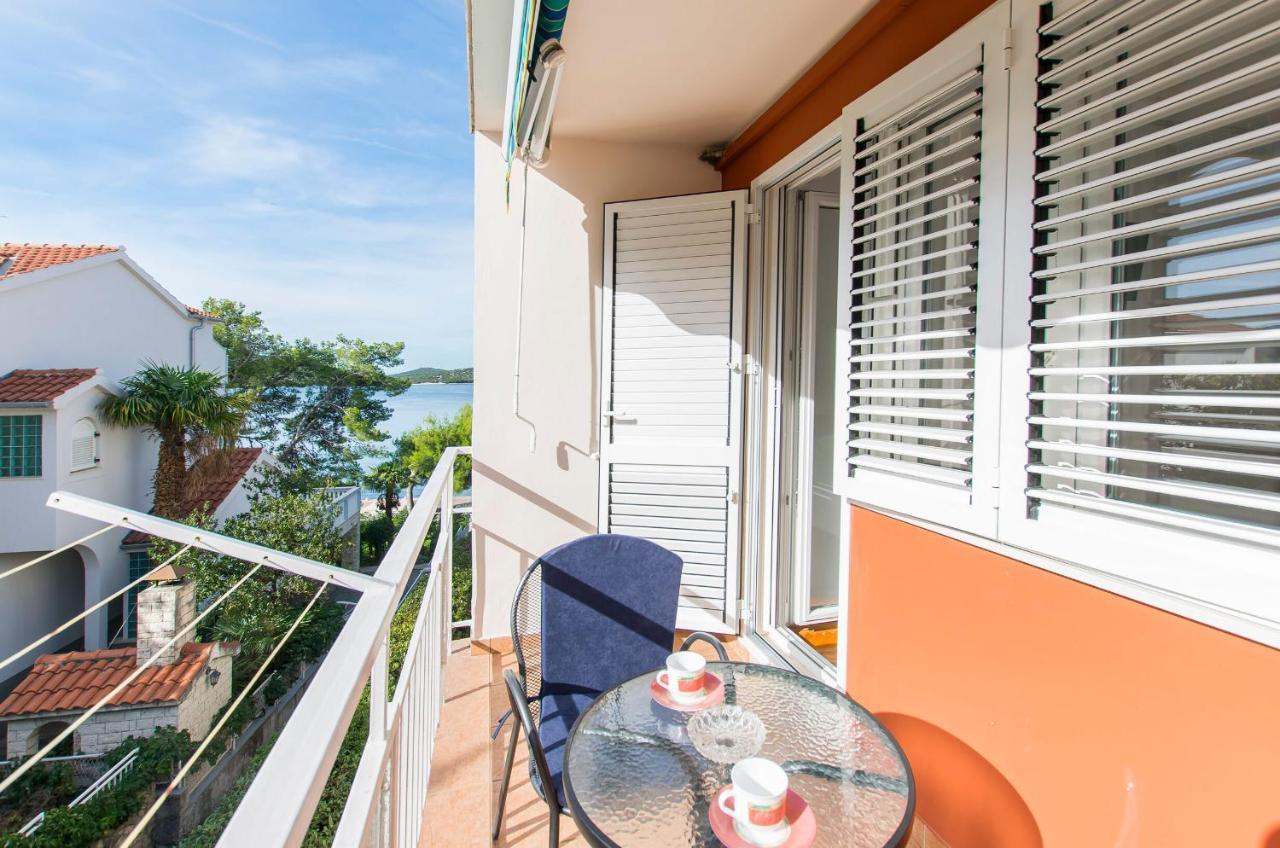 Apartment And Rooms Franka Zaboric Exterior photo