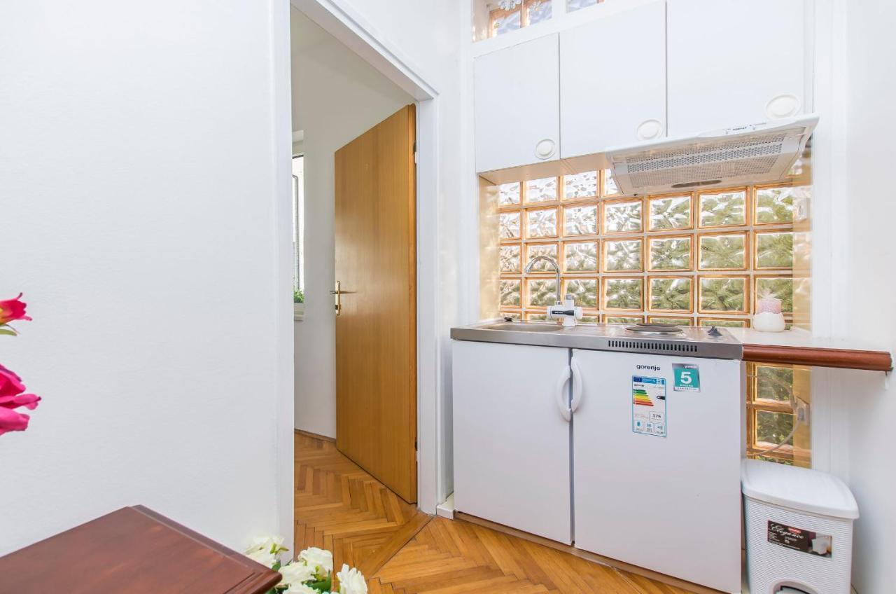 Apartment And Rooms Franka Zaboric Exterior photo